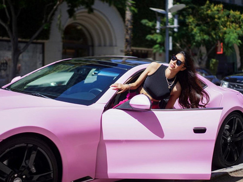 Ở Mỹ, người đẹp gốc Hải Phòng theo đuổi công việc người mẫu, kinh doanh mỹ phẩm đồng thời dành thời gian chăm sóc con, chồng sắp cưới và trồng cây trái, hoa.