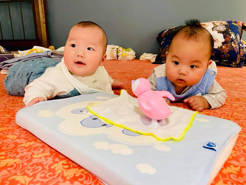 Hình ảnh hai cậu con trai đáng yêu của nam người mẫu nhanh chóng thu hút sự chú ý của người hâm mộ.