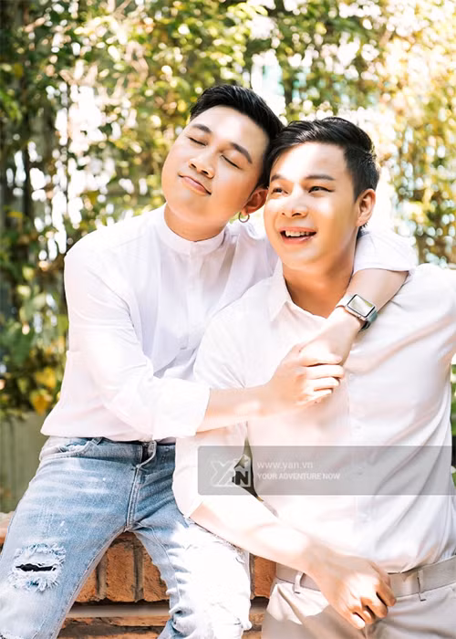 Thanh Tú kém Don Nguyễn 8 tuổi, điển trai như hot boy và hoạt động nghệ thuật. Ảnh: Yan