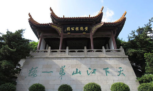 Di tích lịch sử: Với hơn 3500 năm lịch sử, Vũ Hán có đủ các di tích văn hóa khiến ngay cả những khách du lịch khó tính nhất cũng phải hài lòng. Thành phố này từ lâu đã được tôn vinh vì những đóng góp cho nghệ thuật, nhất là Hoàng Hạc Lâu - một tòa nhà lấy cảm hứng từ tác phẩm của nhà thơ nổi tiếng thời nhà Đường là Thôi Hạo.