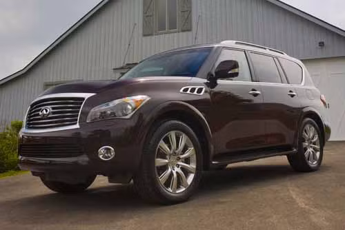 Trong đó, mẫu xe chủ lực của hãng là chiếc Infiniti QX80. Mẫu xe trước có tên gọi là QX56, đây là dòng SUV hạng sang cỡ lớn 7 chỗ, trang bị động cơ V8 dung tích 5,6 lít. Hộp số tự động 7 cấp, hệ thống treo thủy lực.