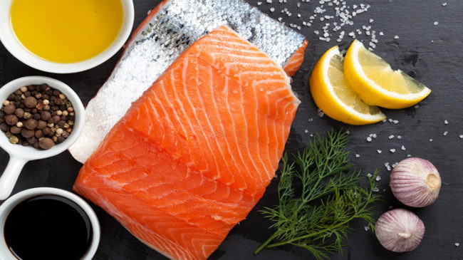 Một người bình thường nên ăn hai bữa cá mỗi tuần để bổ sung đủ lượng acid béo Omega 3 khỏe mạnh và tối đa hóa tiềm năng sức khỏe của những dưỡng chất này.