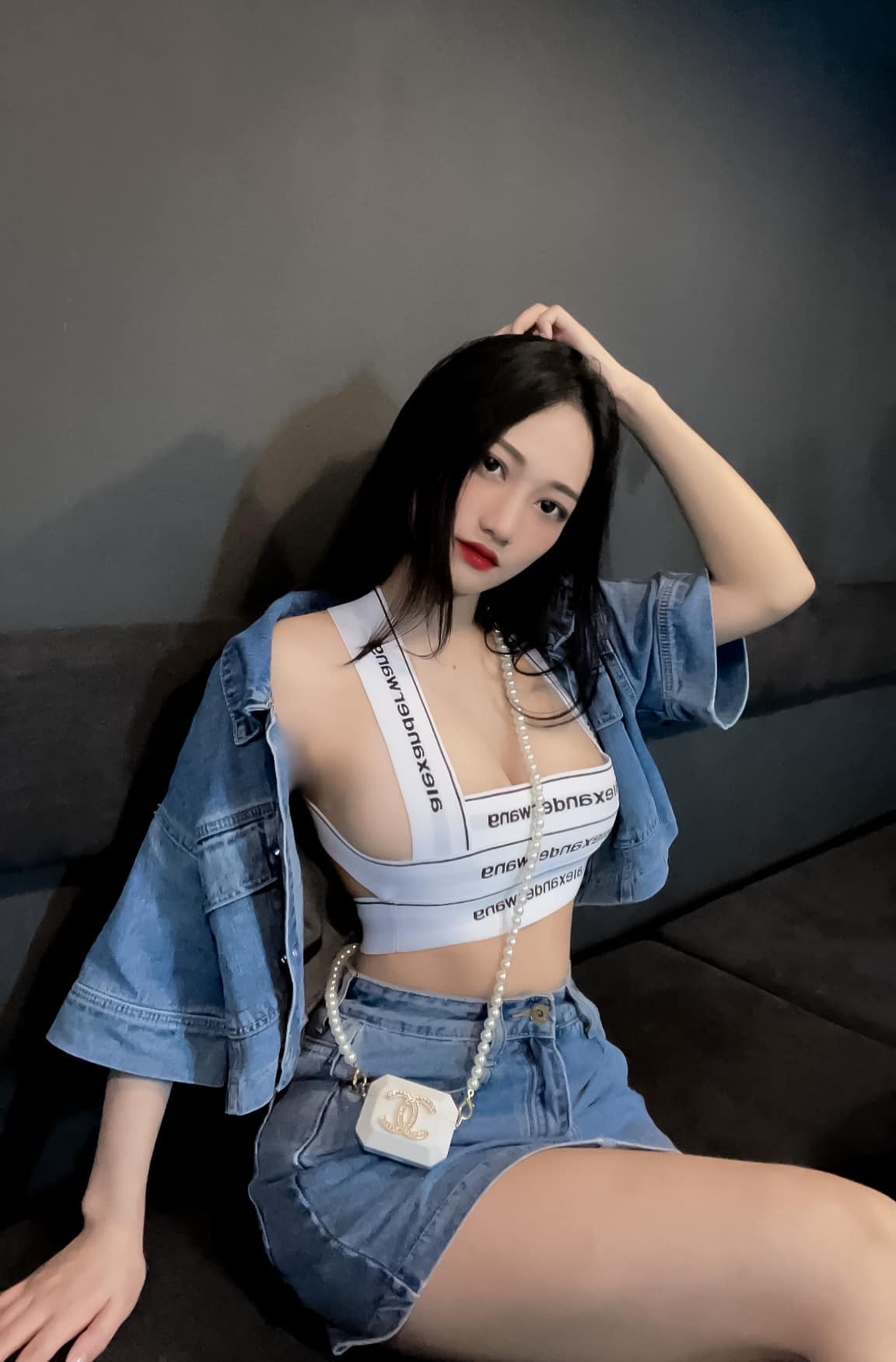 Dạ Thảo sở hữu làn da căng mọng, nõn nà. Cô còn sở hữu vóc dáng mà nhiều cô gái ao ước.