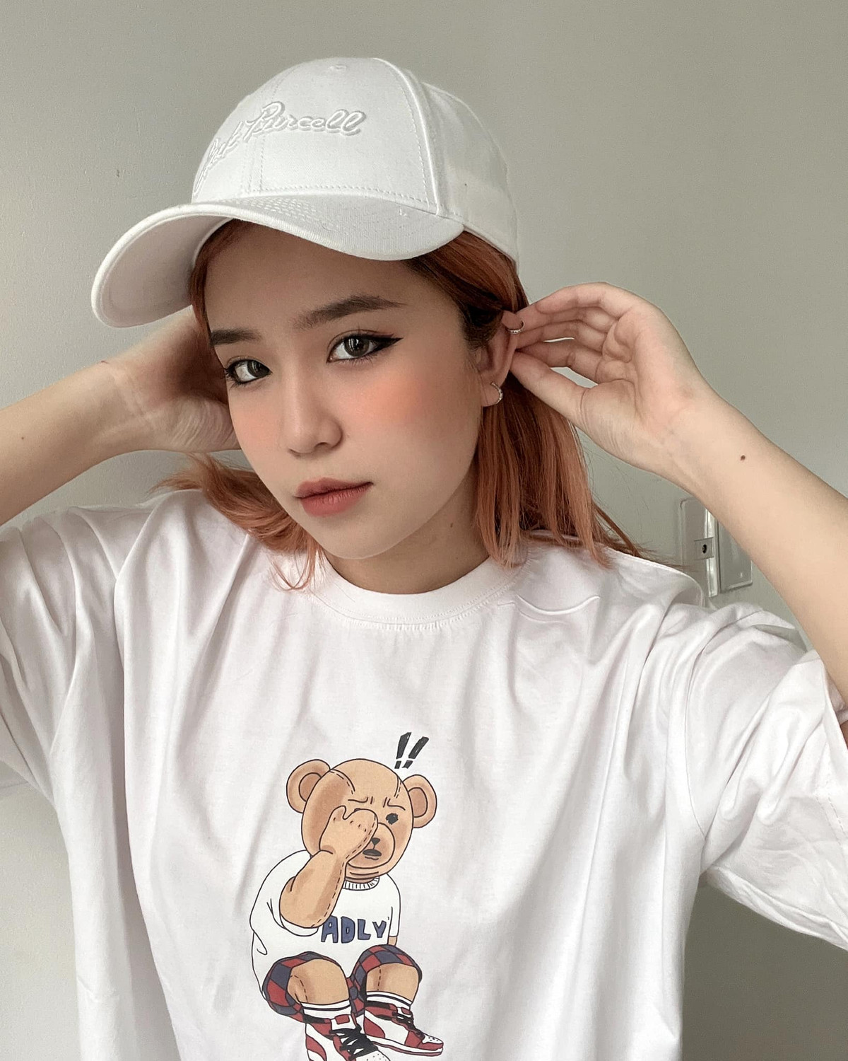 Ngoài thời gian dành cho việc học, Nhung là người mẫu ảnh quảng cáo thời trang, gặp gỡ bạn bè và chơi với thú cưng. Ảnh: FBNV