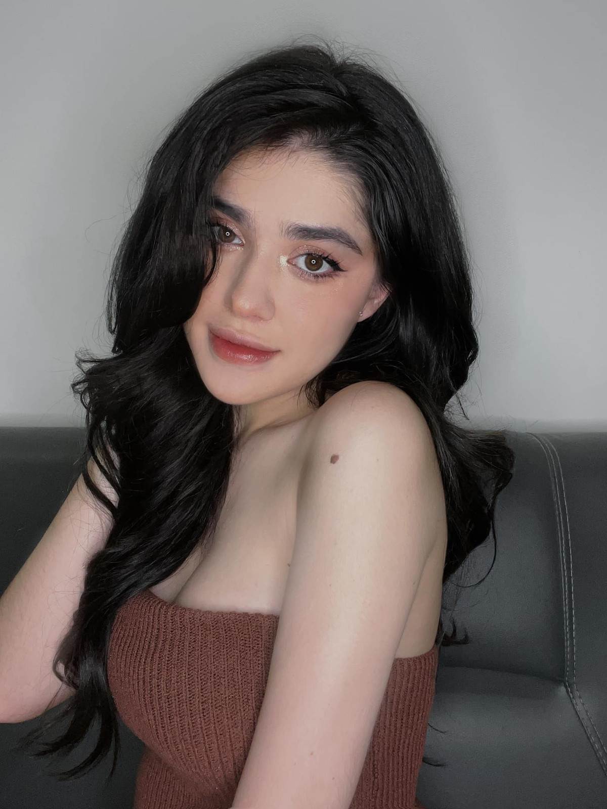 Hot girl 10x là con lai Việt Nam - Nga - Pháp với đường nét gương mắt pha trộn nét Á - Âu.