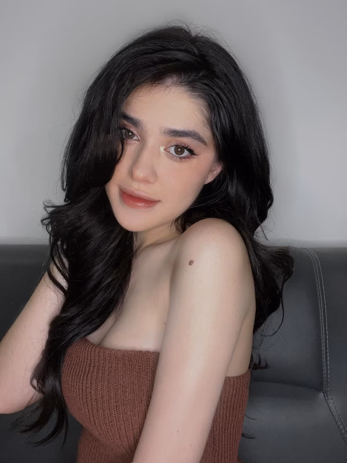 Hot girl 10x là con lai Việt Nam - Nga - Pháp với đường nét gương mắt pha trộn nét Á - Âu.