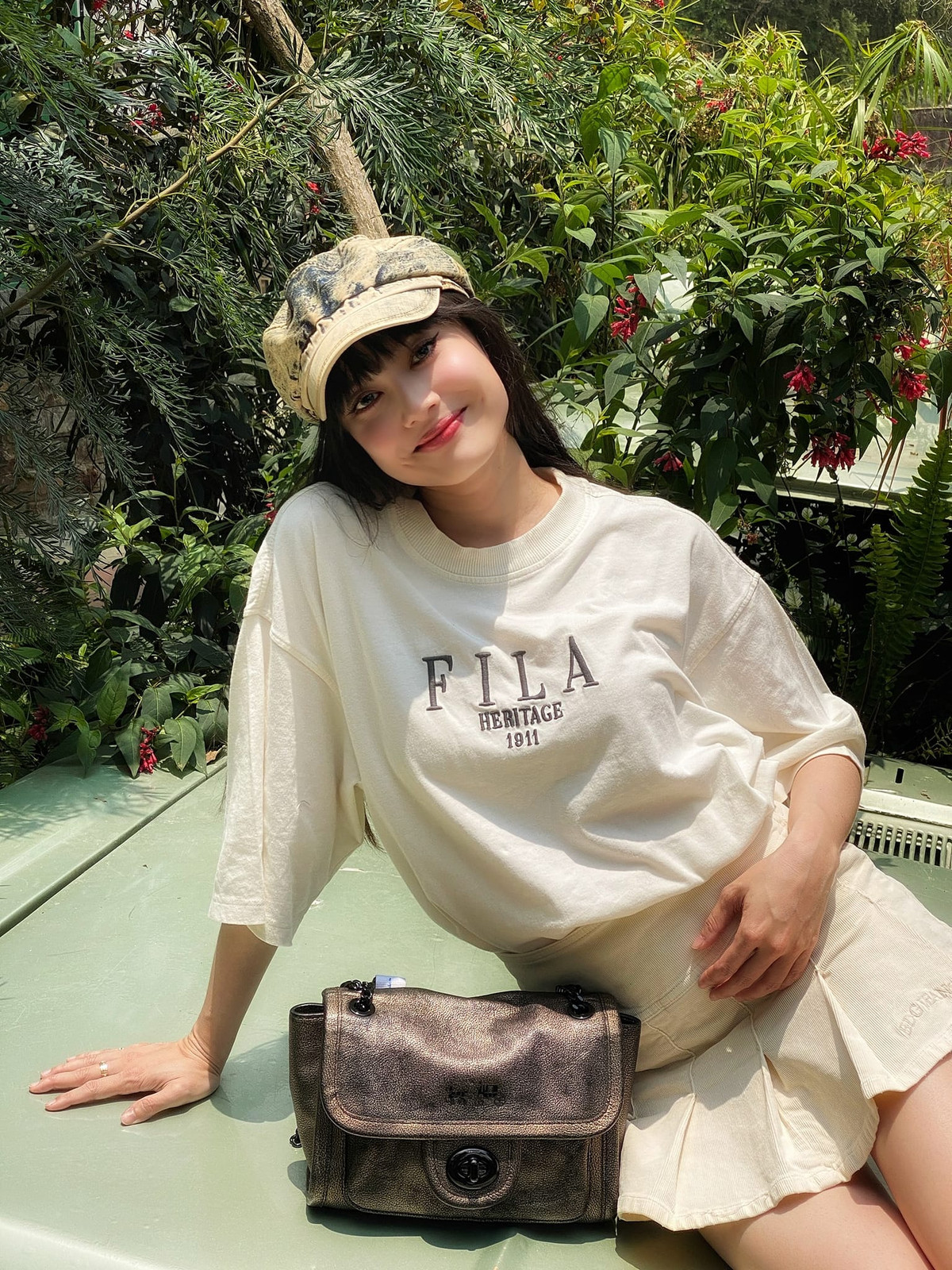 Fung La sinh năm 1993 là con lai Việt Nam - Trung Quốc - Pháp bởi vậy người đẹp có ngoại hình ấn tượng.