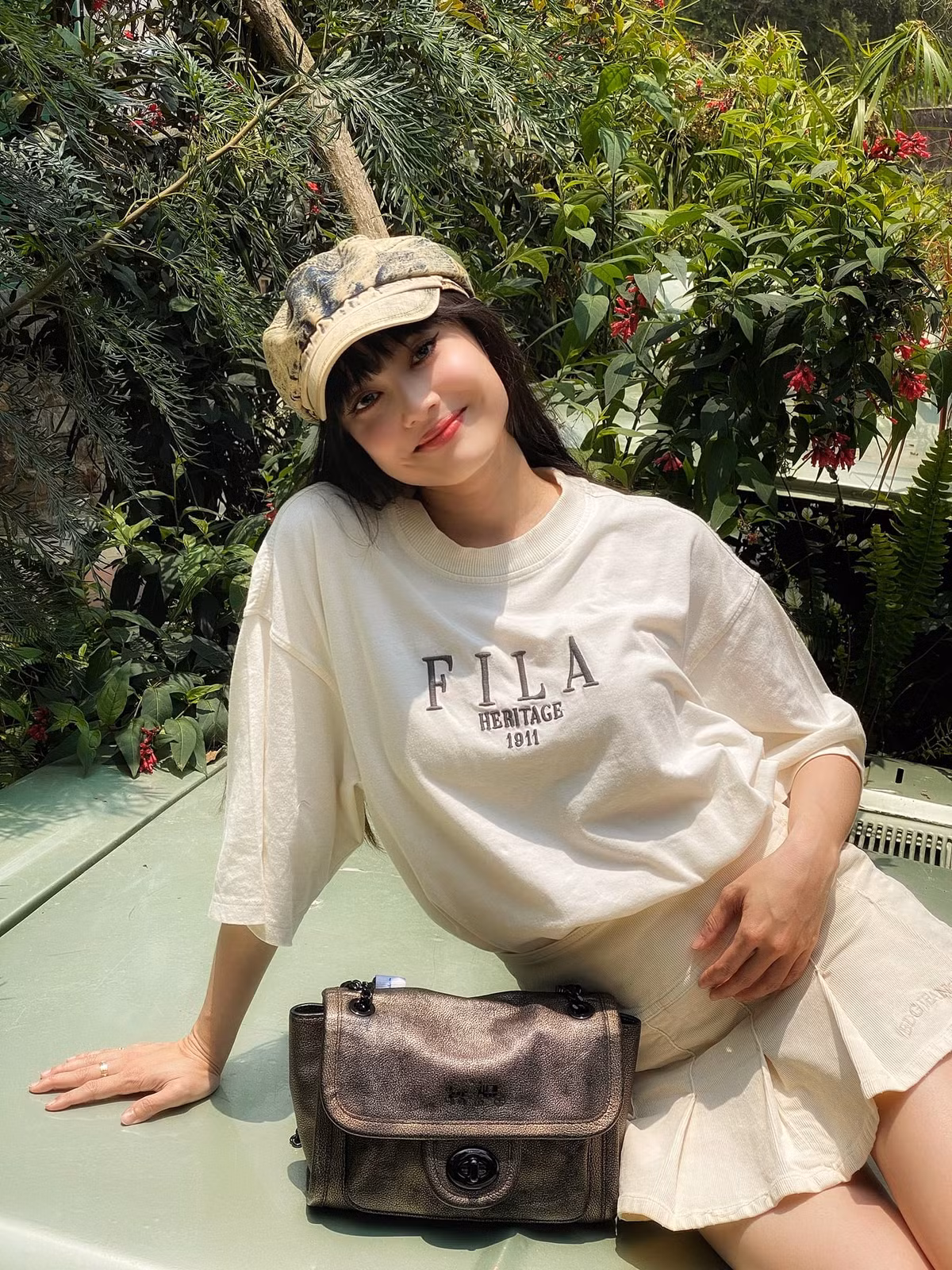 Fung La sinh năm 1993 là con lai Việt Nam - Trung Quốc - Pháp bởi vậy người đẹp có ngoại hình ấn tượng.