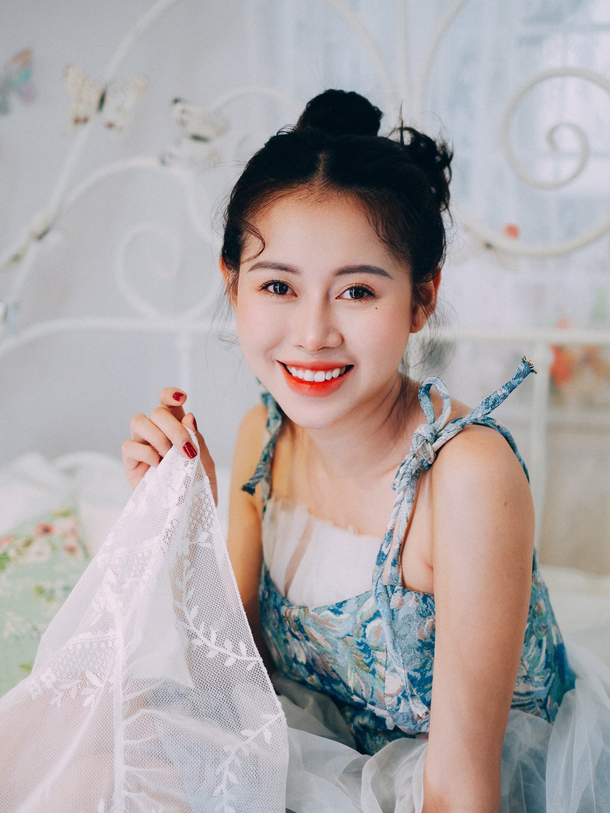 Cho đến thời điểm bây giờ, Việt Phương Thoa đang sở hữu tài khoản có hơn 10 triệu lượt theo dõi, kênh Youtuber thu về 1,59 triệu người đăng ký.