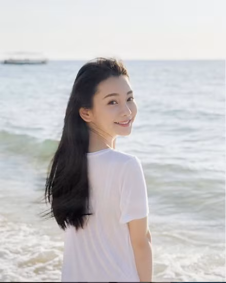 Nữ bác sĩ xinh đẹp này đã tốt nghiệp tại Uninversity of Sydney và hiện đang công tác tại bệnh viện thuộc một trường ĐH ở Đài Loan.