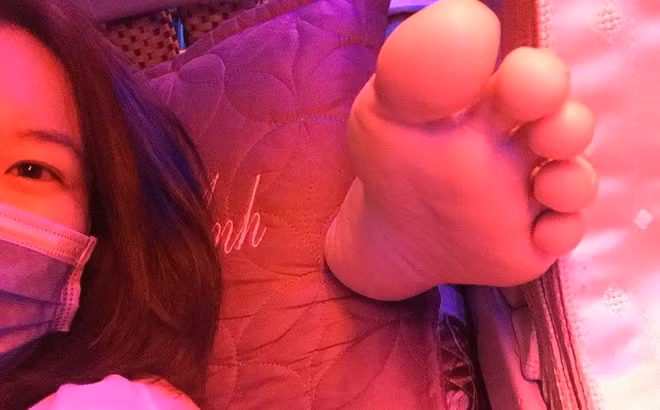 Việc gác chân lên ghế thể hiện sự thiếu tôn trọng những người xung quanh. Ảnh: Tổng hợp