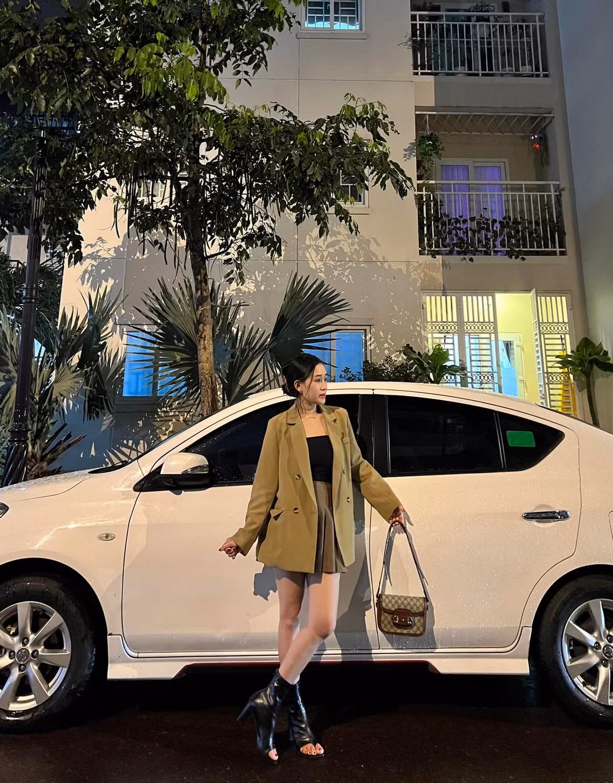 Vì làm việc trong ngành làm đẹp nên lúc nào xuất hiện, nàng WAGs này cũng đều chỉn chu, thu hút ánh mắt nhìn.