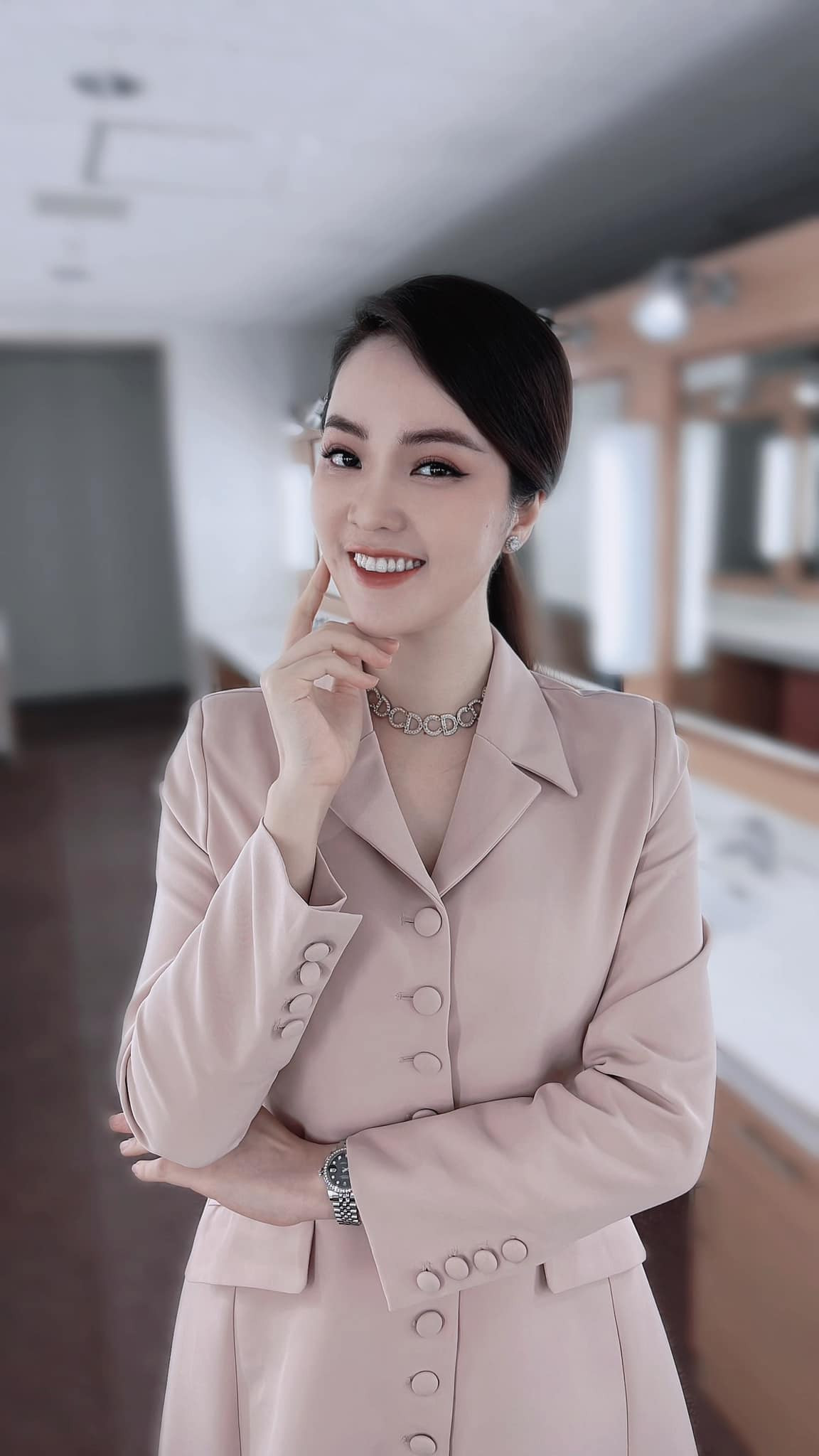 Thụy Vân đang sinh sống trong một căn hộ sang trọng, đắt đỏ ngay giữa lòng thủ đô Hà Nội. Thêm vào đó, cô cũng thường xuyên sử dụng những món đồ hàng hiệu đắt đỏ mỗi lần xuất hiện trước công chúng.