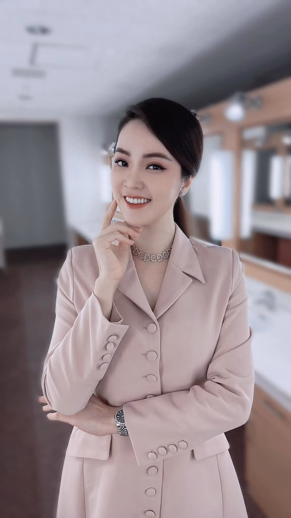 Thụy Vân đang sinh sống trong một căn hộ sang trọng, đắt đỏ ngay giữa lòng thủ đô Hà Nội. Thêm vào đó, cô cũng thường xuyên sử dụng những món đồ hàng hiệu đắt đỏ mỗi lần xuất hiện trước công chúng.