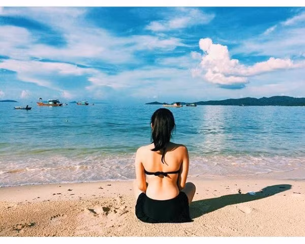 Cô Tô là hòn đảo đẹp nằm ở phía đông của tỉnh Quảng Ninh. Đến đây bạn được đắm mình vào không gian biển nắng gió chan hòa, tận hưởng khung cảnh tuyệt đẹp.