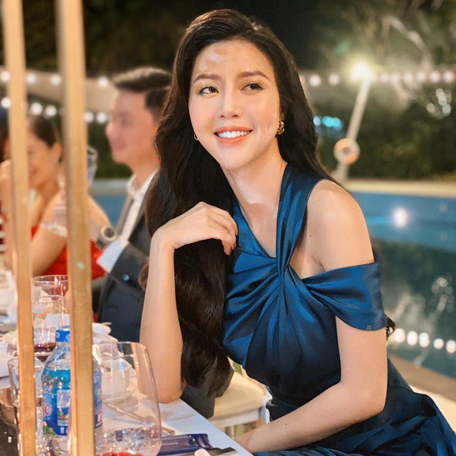 Nổi bật với ngoại hình thu hút, Vũ Ngọc Châm nhanh chóng nhận được nhiều sự quan tâm. Người đẹp hiện tại đã kết hôn và trở thành một trong những bà mẹ bỉm sữa hot nhất nhì Vbiz.