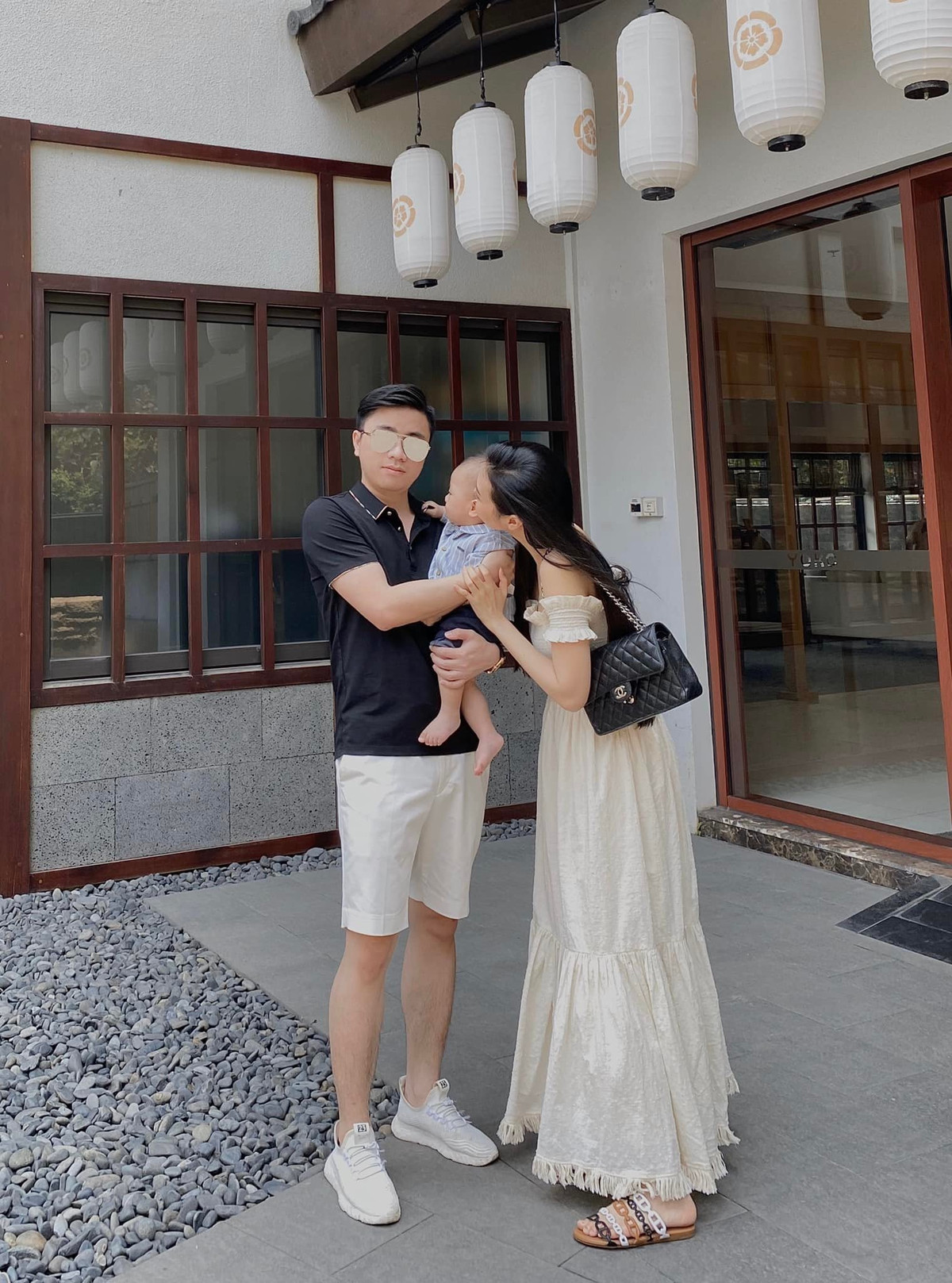 Thời gian qua, cựu tiếp viên hàng không Vũ Ngọc Châm gây bất ngờ khi thông báo đang mang thai lần hai khiến nhiều người chú ý.