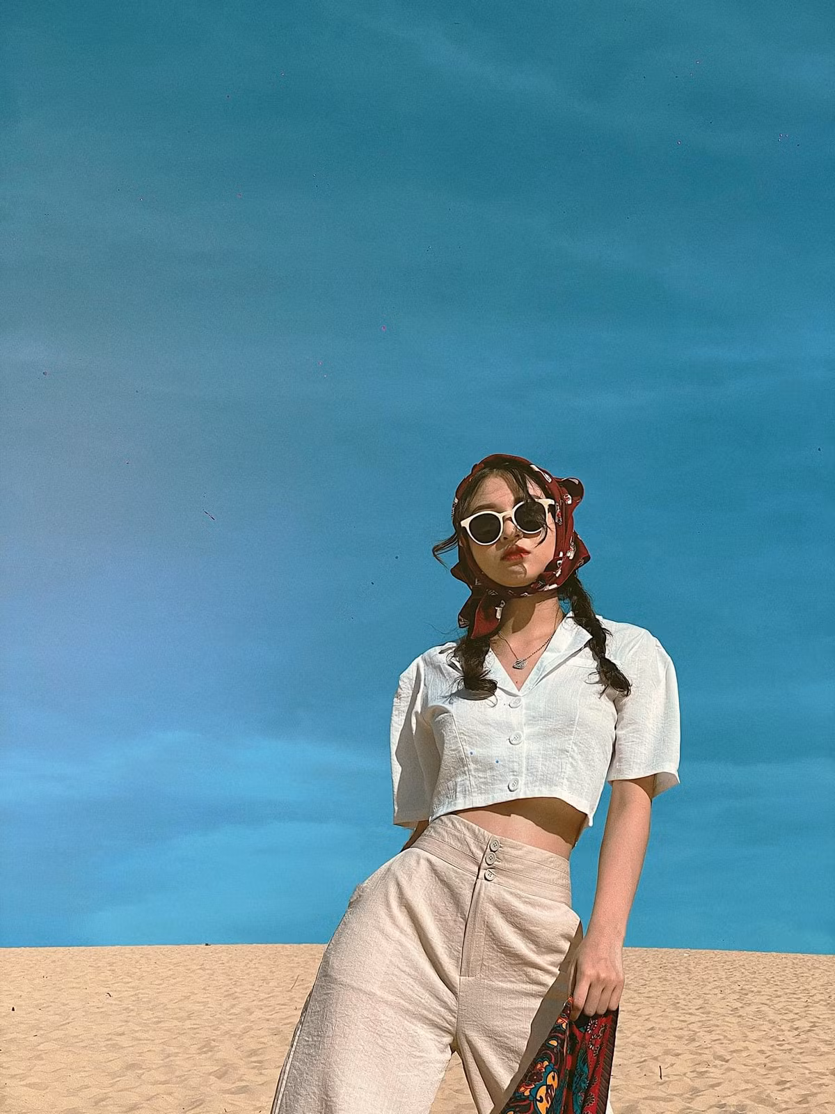 Trong các hình ảnh chia sẻ gần đây trên mạng xã hội, Vũ Thị Anh Thư nhắc nhiều về gia đình và những triết lý cuộc sống, tình yêu....