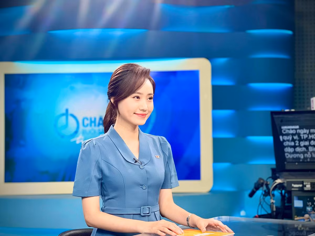 Có nhiều thông tin chồng Xuân Anh là đại gia, nhưng nữ MC đã phủ nhận. Ngọc Quỳnh là người sống tình cảm và ân cần.