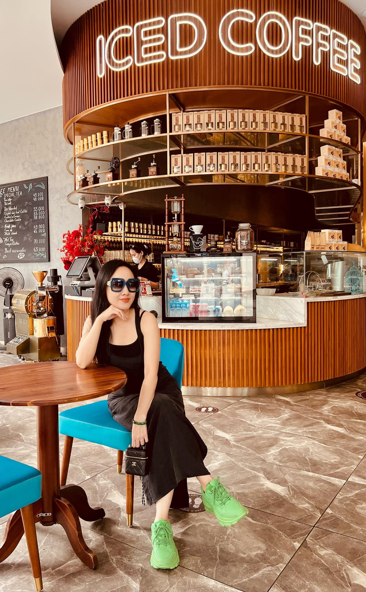 Giọng nói miền Nam ngọt ngào của cô trở thành “độc nhất vô nhị” ở nhà đài.