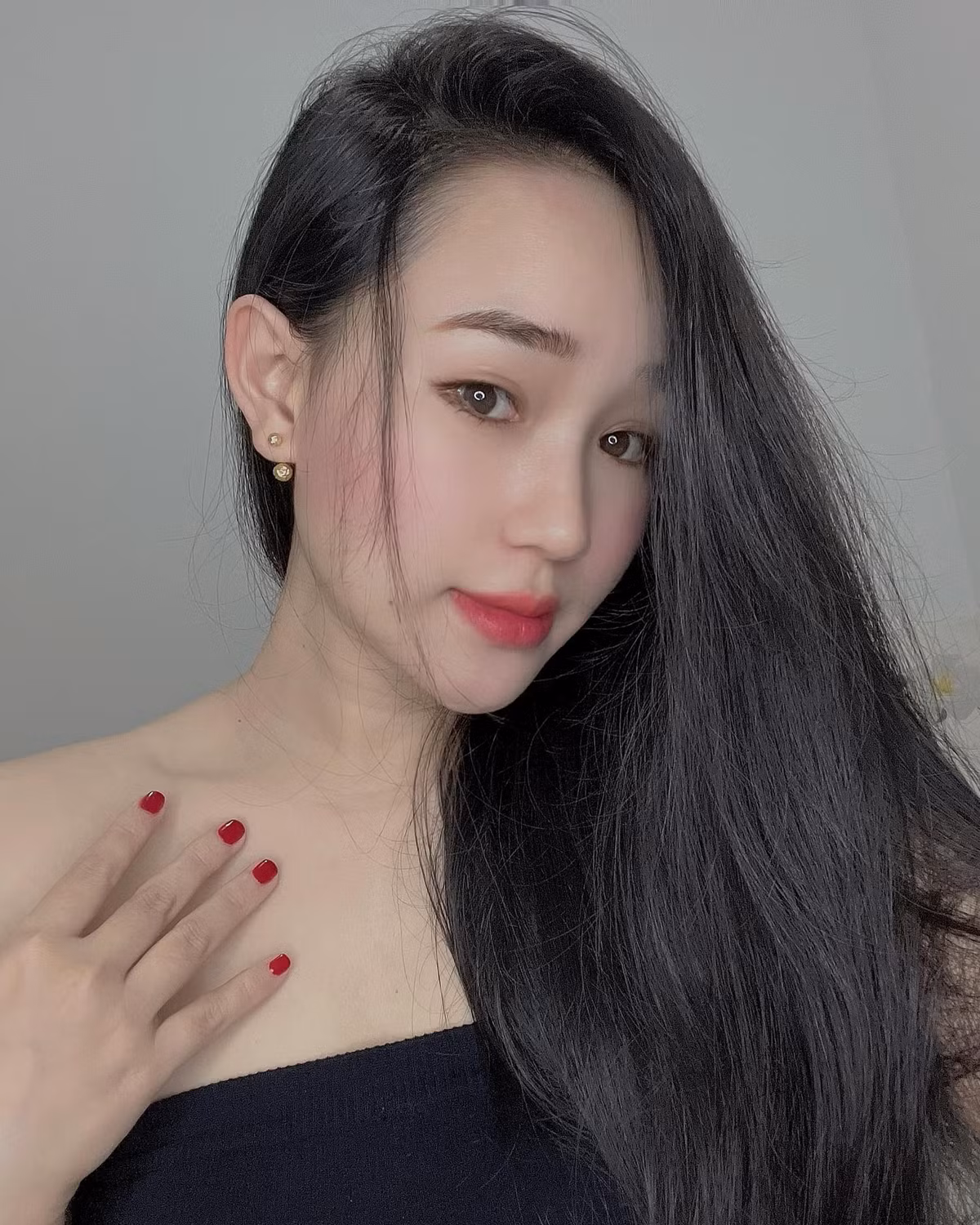 Vợ của Tấn Tài được đánh giá là một trong những nàng WAGs có nhan sắc nổi bật ở ĐT Việt Nam.