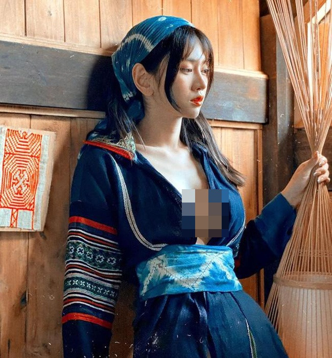 Lê Bống từng bị chỉ trích vì mặc váy dân tộc, nhưng để "thả vòng 1 tự nhiên".