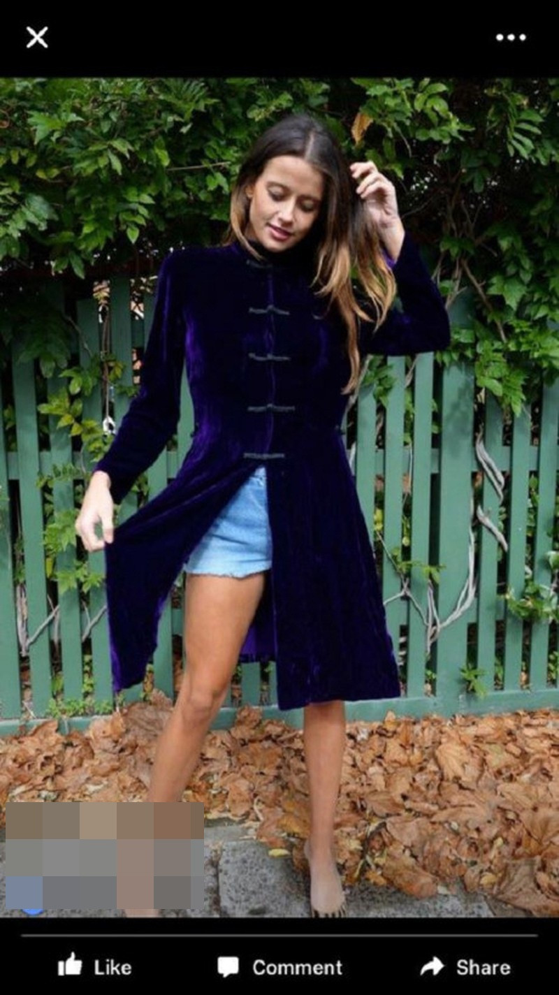 Cửa hàng này còn 'biến tấu' một số mẫu váy truyền thống khác cũng gây bức xúc không kém.