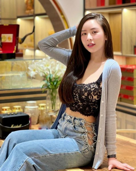 Số đo ba vòng hoàn hảo làm cô luôn trở thành tâm điểm của mọi ánh nhìn. Ảnh: IGNV