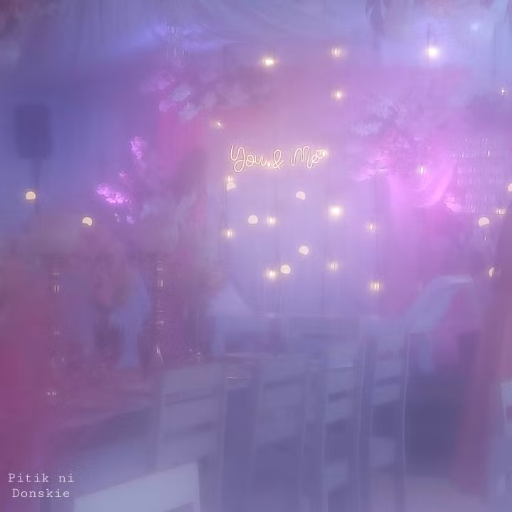 Bài viết chia sẻ về bộ ảnh cưới thảm họa này nhanh chóng được lan truyền chóng mặt, bởi tính chất “sương khói mờ nhân ảnh” của bộ hình này quả là hiếm thấy.