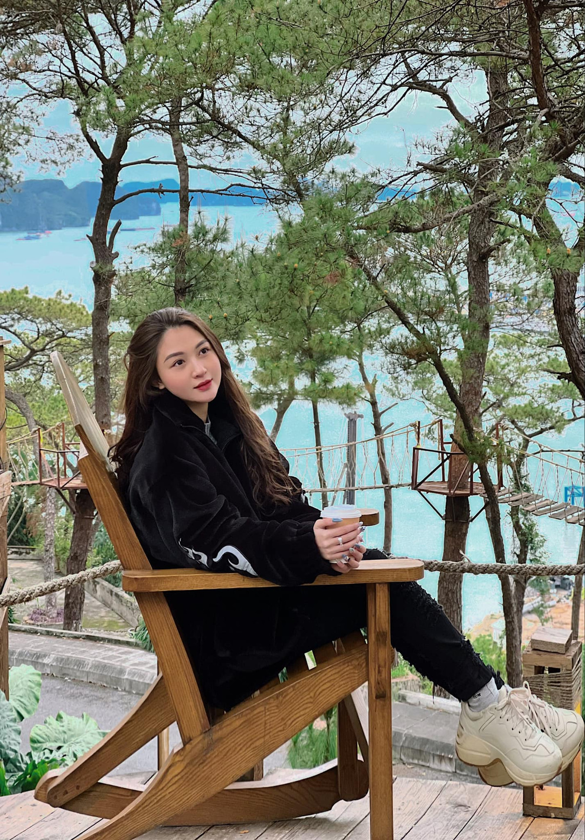 Vốn đã xinh đẹp và có gu thời trang tốt nhưng thời gian gần đây cô lại càng chăm khoe hình thể hơn. Ảnh: FBNV