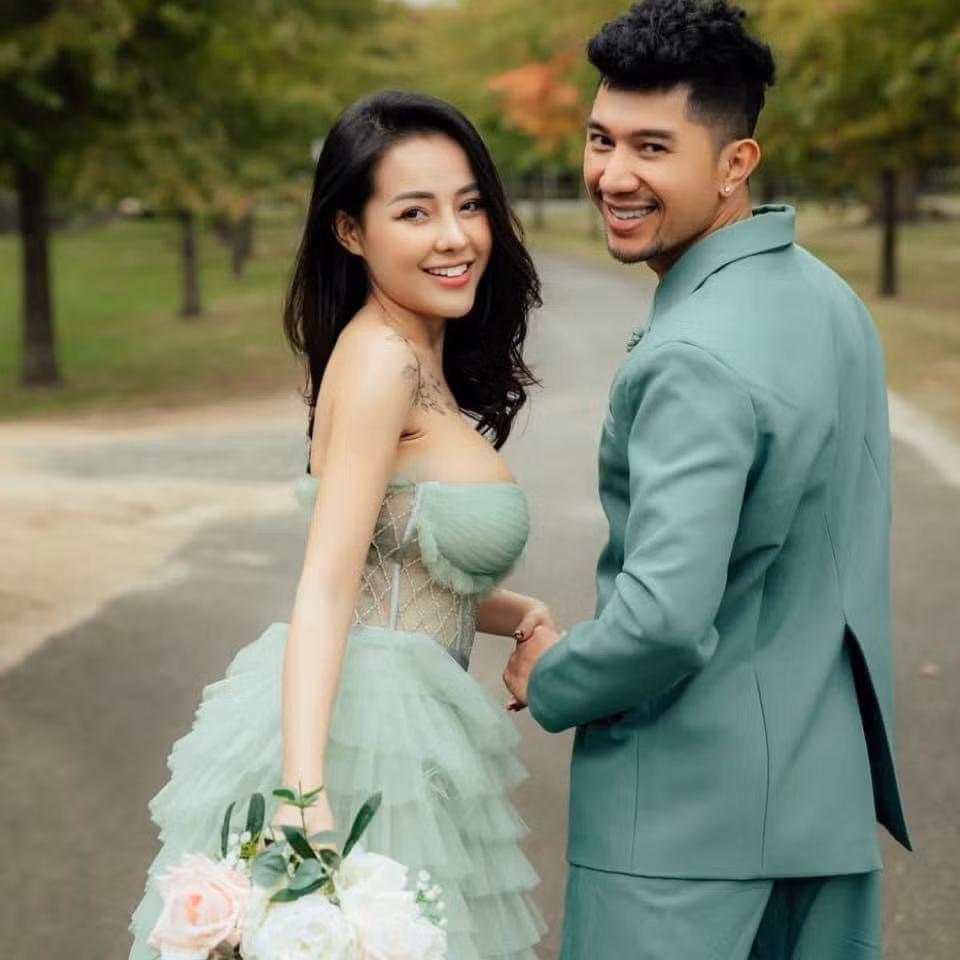 Ngan 98 tung anh cuoi, netizen “nong mat” voi vong 1 ngoai co