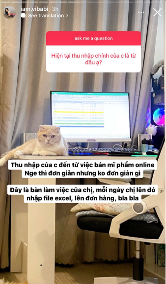 Ngoài ra, nhiều người còn tò mò về công việc hiện tại, "hot girl Cà Mau" kiếm tiền bằng cách nào và nguồn thu nhập chính đến từ đâu. Thúy Vi cho hay cô nàng tập trung bán mĩ phẩm online. Mọi công đoạn như nhập file excel, lên đơn hàng... đều do Thúy Vi tự tay làm hết.