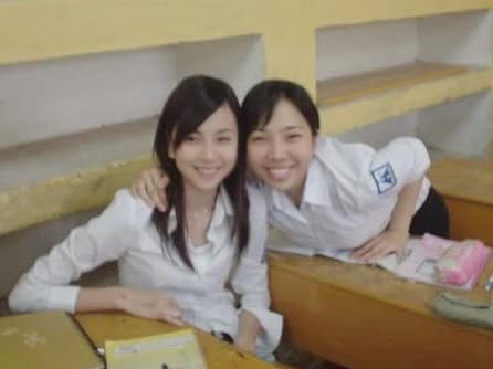 Ngoài ra, từ gu thời trang đến đường nét trên gương mặt đã có một sự "lột xác" không hề nhẹ.