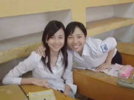 Ngoài ra, từ gu thời trang đến đường nét trên gương mặt đã có một sự "lột xác" không hề nhẹ.