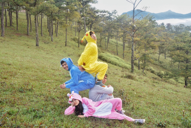 Rất nhiều tư thế, rất nhiều cách tạo dáng… đã được nhóm bạn sáng tạo ra trong chuyến du lịch Đà Lạt của mình, thu hút nghìn like trên MXH.