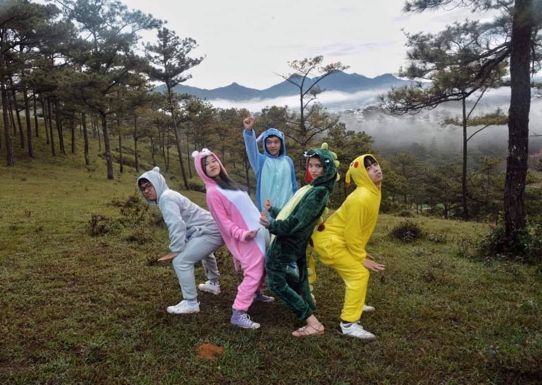 Những ai đang chơi chung trong một nhóm bạn chắc chắn sẽ có ít nhất một lần đã và đang lên kế hoạch đi Đà Lạt để có được những bộ ảnh để đời như thế này.