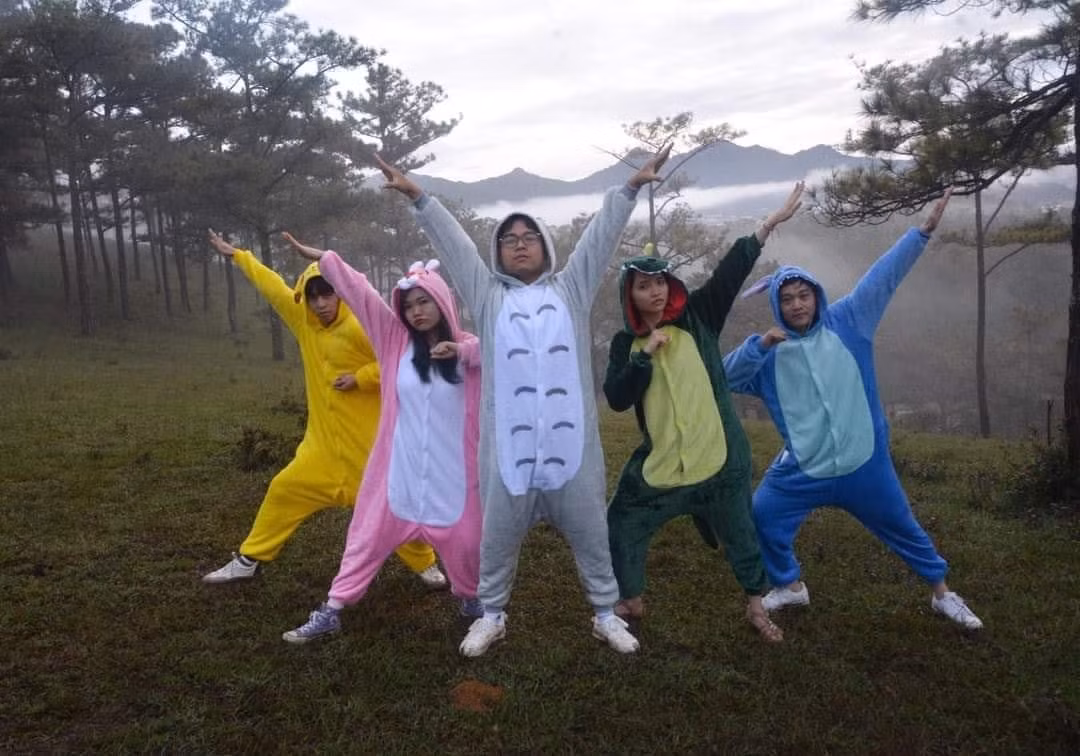 Mới đây trên MXH xuất hiện bộ ảnh đáng yêu của nhóm bạn Sang Doan Dang khi diện những bộ đồ hình thú dễ thương, tạo dáng nhóm cực độc để check in tại Đà Lạt.