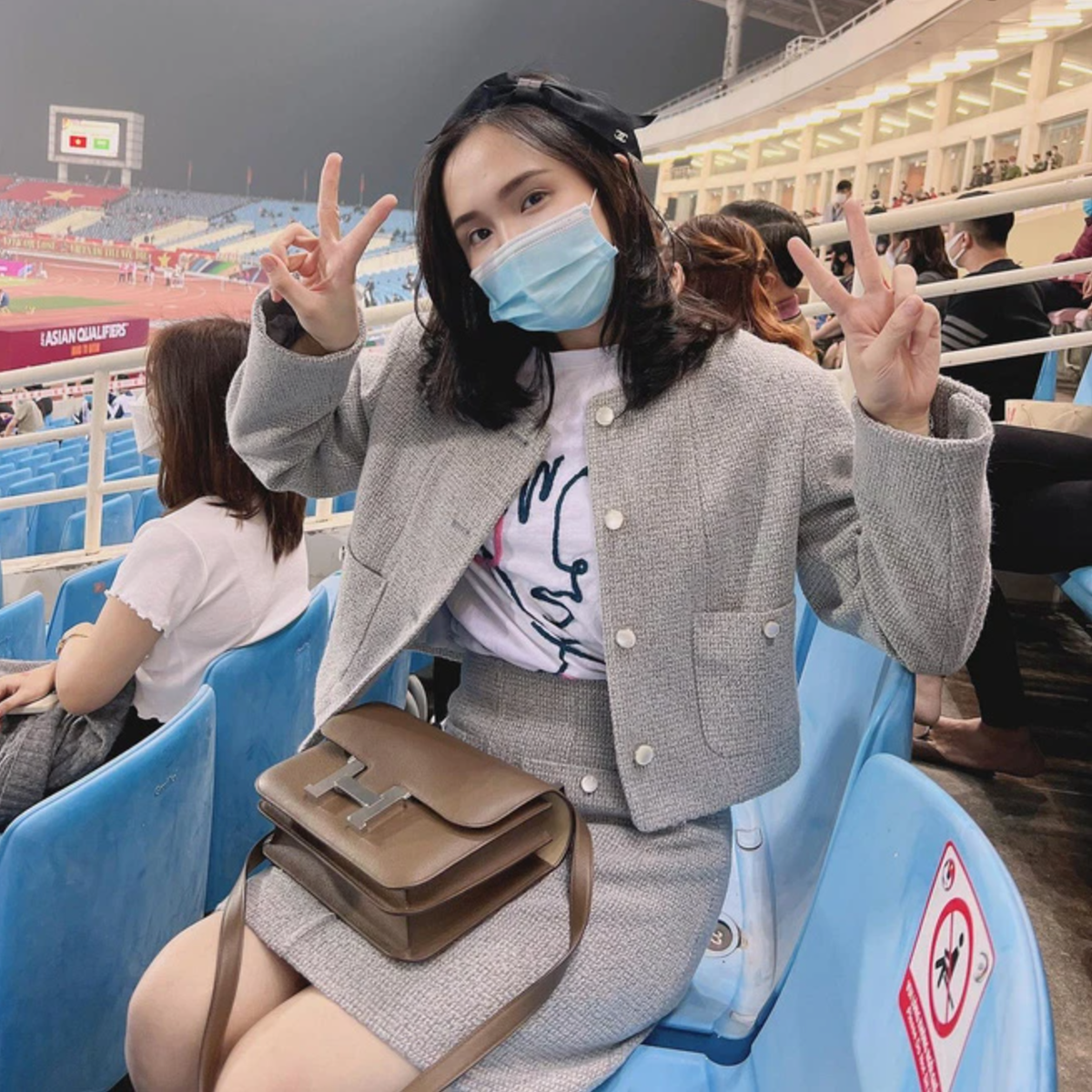 Cô nàng hoàn toàn có thể thỏa mãi thú vui chơi đồ hiệu của mình bằng số tiền tự kiếm được từ việc kinh doanh. Ảnh: Tổng hợp