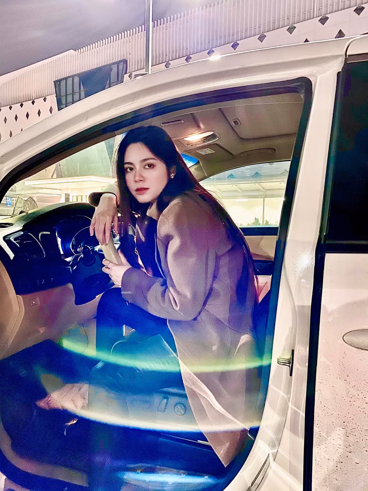 Hình thể của cô ngày càng nuột nà hơn so với thời mới nổi tiếng.