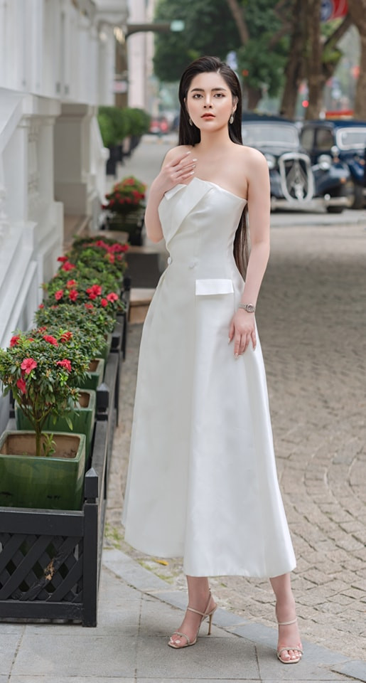 Diệp Anh từng đóng cảnh âu yếm Quốc Trường trong Về nhà đi con, được chú ý tại Hoa hậu Hoàn vũ Việt Nam 2019 nhưng tuyên bố bỏ thi.