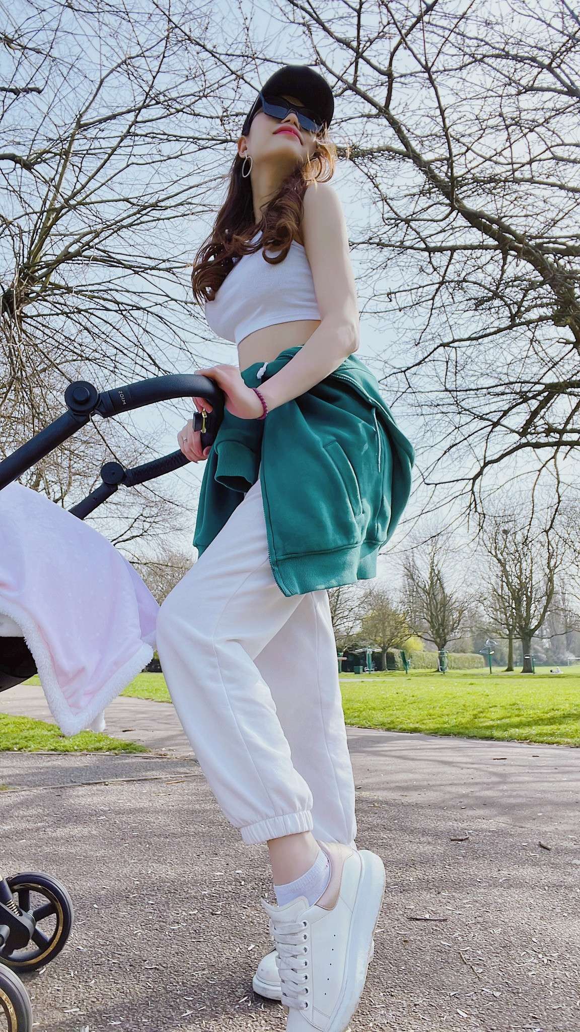 Dù mới sinh con đầu lòng được 3 tháng nhưng có thể thấy, nàng WAGs "rich kid" đã lấy lại được vóc dáng như thời thiếu nữ.