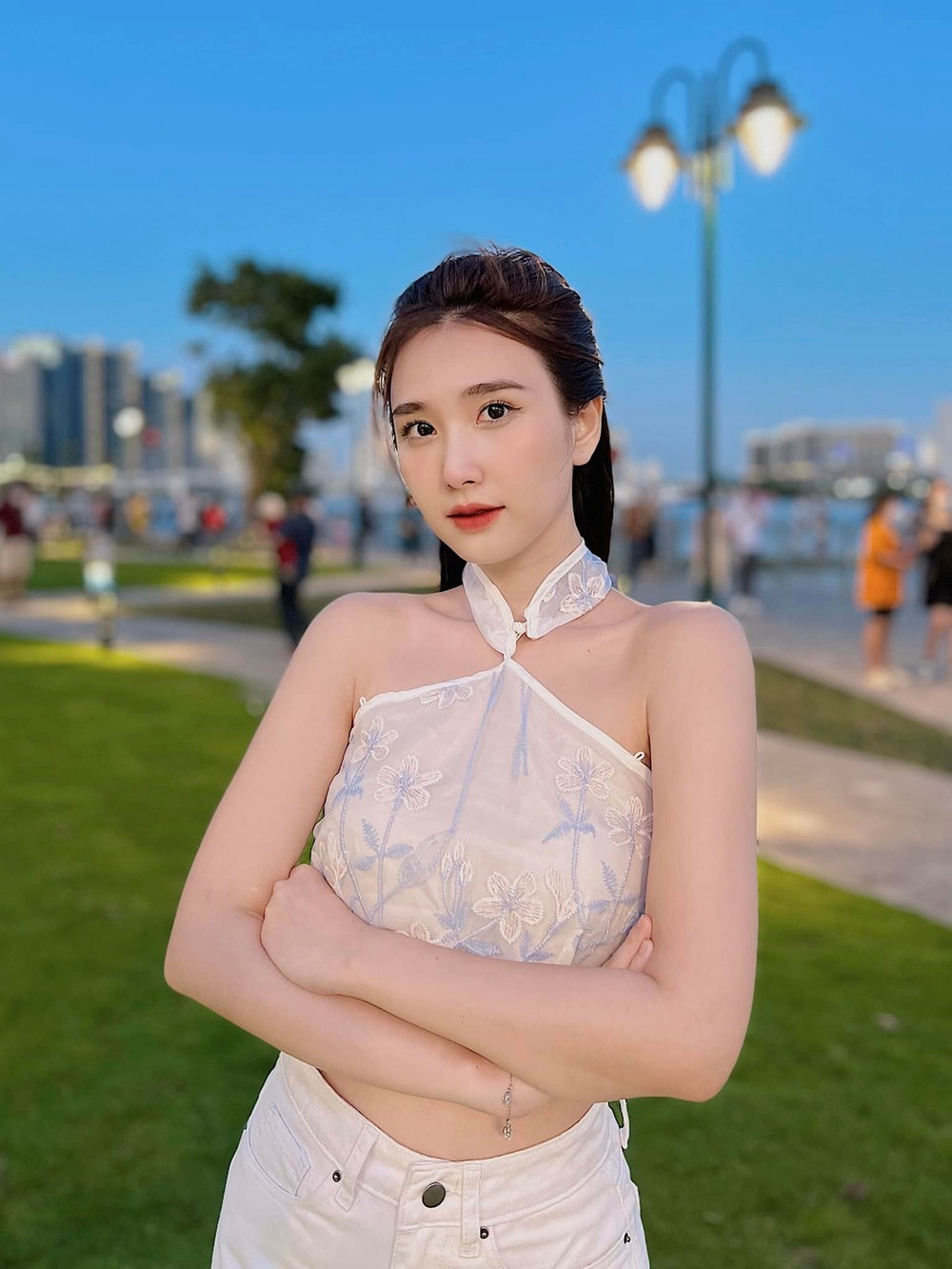 Khoảng 3/2018, Bùi Tiến Dũng bất ngờ vướng tin đồn hẹn hò với hot girl Thanh Mèo (tên thật là Lê Thị Thanh sinh năm 1996).
