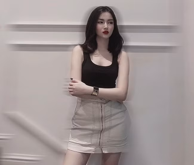 Nhiều người nhận xét nữ MC có vẻ đẹp cuốn hút với gương mặt hài hòa, thanh tú.