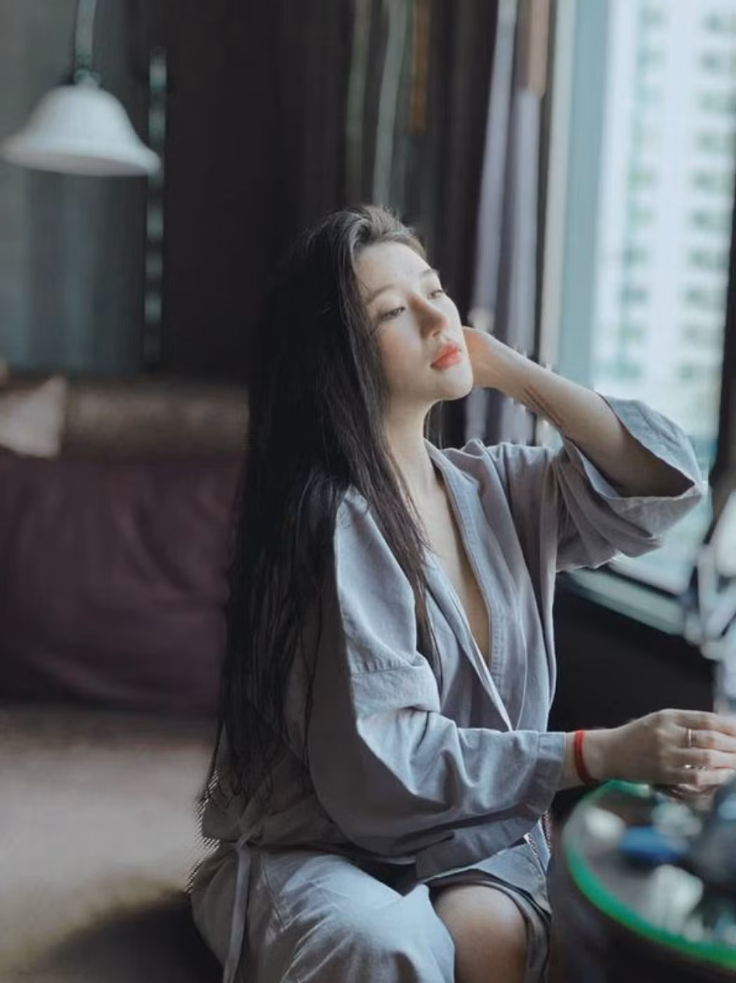 Rời showbiz, cựu hot girl đình đám chuyển hướng kinh doanh và gặt hái nhiều thành công. Vân Navy có cuộc sống hôn nhân viên mãn với ông xã là một doanh nhân trẻ. Ảnh: FBNV