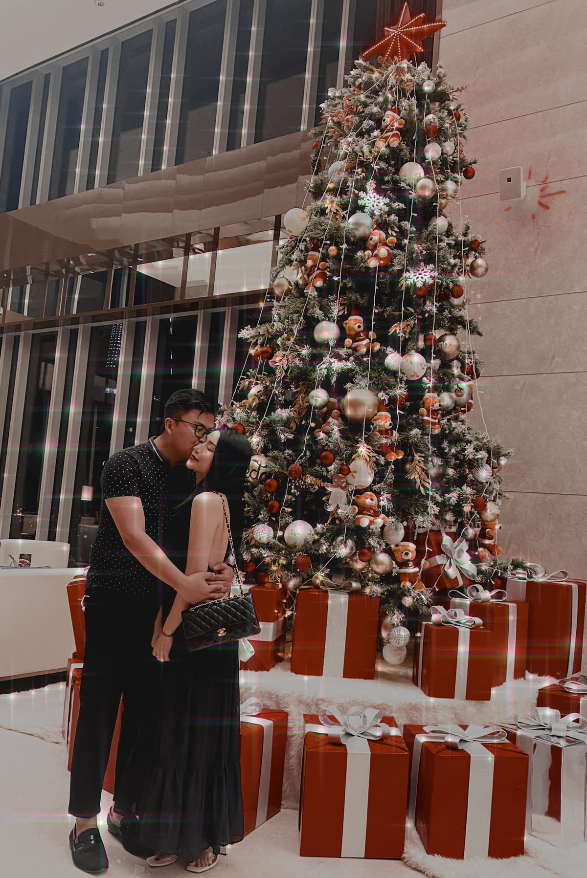 Câu nói "gái một con trông mòn con mắt" đúng với Vân Navy khi cô nhận được nhiều lời khen về nhan sắc sau khi sinh con.