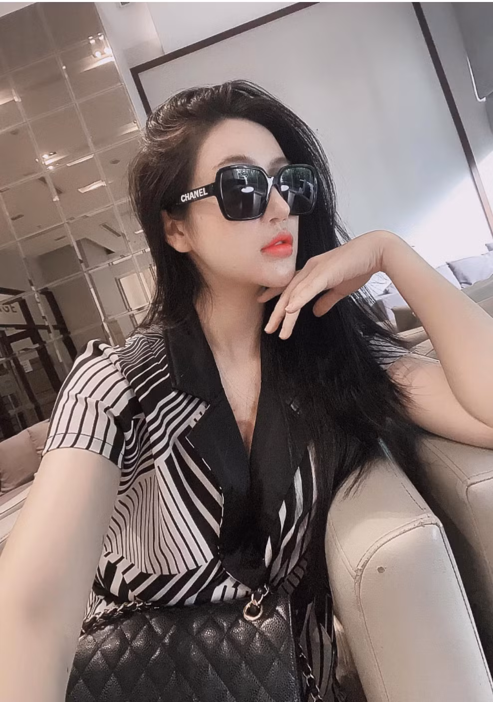 Khoảng năm 2015, xuất hiện nhiều tin đồn về việc phẫu thuật thẩm mỹ, Vân Navy đã thẳng thắn cho biết cô có làm mũi.