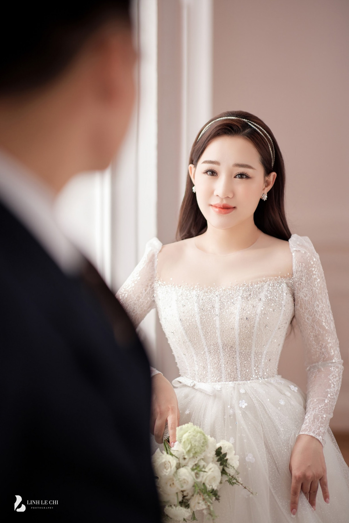 Đây là những hình ảnh đầu tiên trong album cưới của cặp đôi được đơn vị thực hiện hé lộ trước thềm hôn lễ. Ảnh: Linh Lê Chí