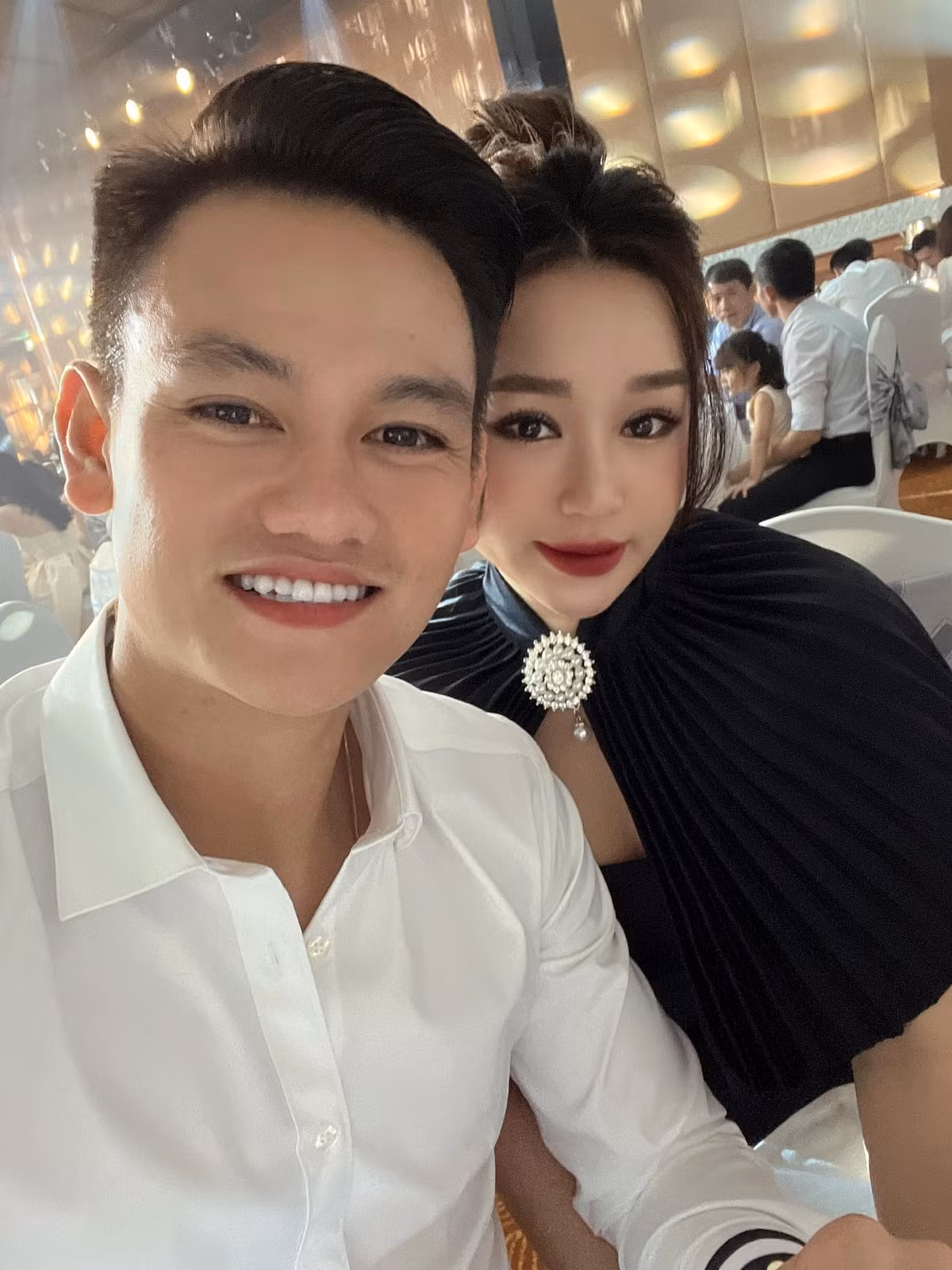 Hôn lễ của Hồ Tấn Tài diễn ra ngay trên sân bóng xã Ân Nghĩa, huyện Hoài Ân, tỉnh Bình Định.