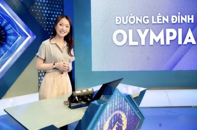 Kênh TikTok của Khánh Vy tập trung khai thác nhiều nội dung hơn, không chỉ là các tips học tiếng Anh thông thường, phổ cập từ vựng mới mà cô nàng còn thường xuyên chia sẻ về cuộc sống hàng ngày của bản thân.