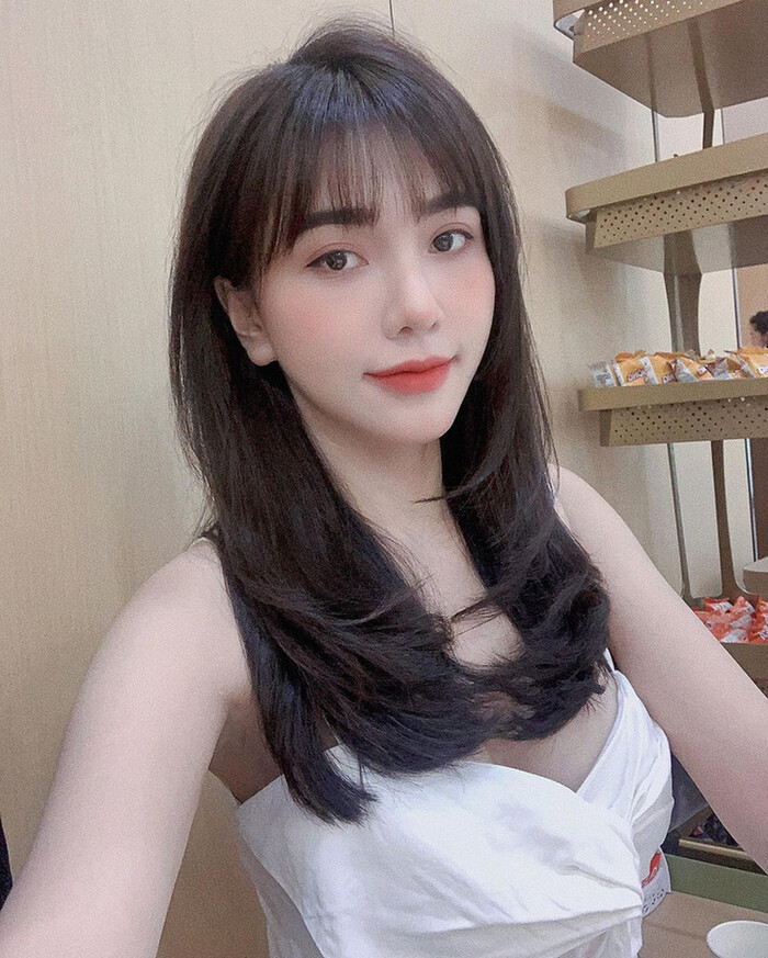 Không chỉ có nhan sắc xinh đẹp, vóc dáng quyến rũ, bạn gái Hoàng Đức còn sở hữu khối tài sản đáng gờm, ở tuổi 25 cô nàng đã có cho mình một số tài sản cá nhân nhất định nhờ vào sức lao động từ chính bản thân mình.